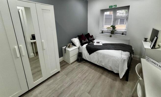 bed 2.jpg
