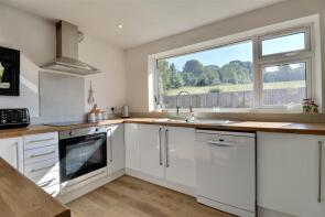 72, London Road, Horndean, Waterlooville PO8 0BX
