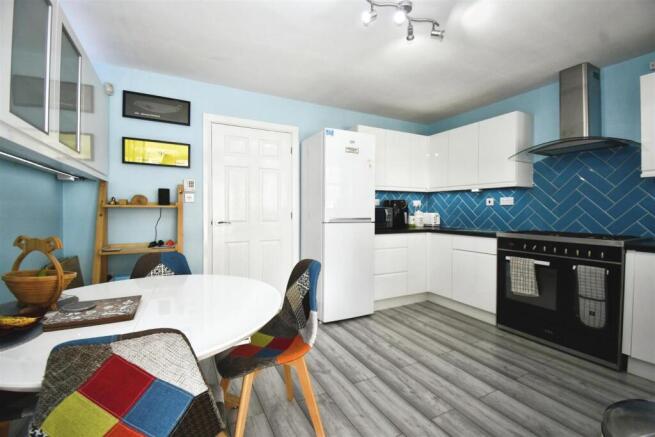 2 bed Semi-Detached for sale Image 11
