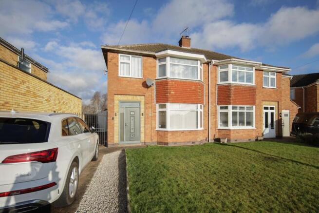 15 Greville Smith Avenue Cv31 2HQ.jpg