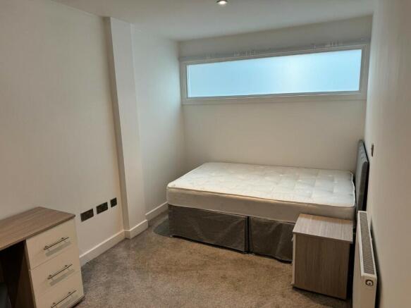 2 bed Penthouse to rent Image 8