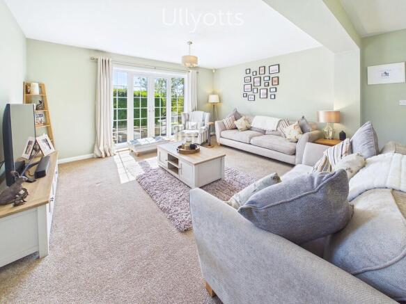 5 bed Detached for sale Image 6
