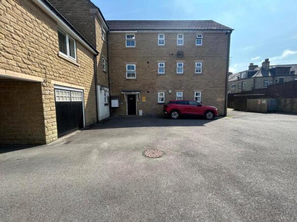 2 bed Apartment to rent Image 9