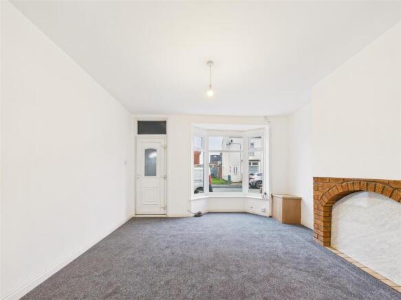 2 bed End of Terrace to rent Image 5