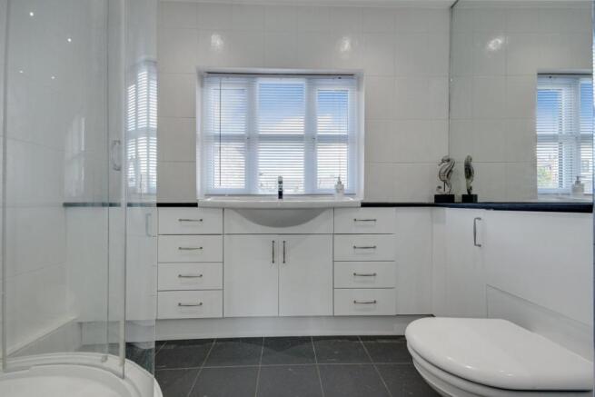Main En-suite Shower