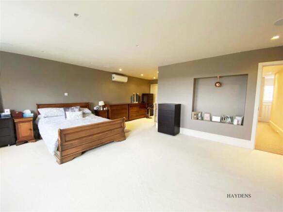 BEDROOM 1