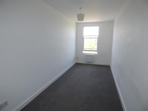 bedroom 1.JPG