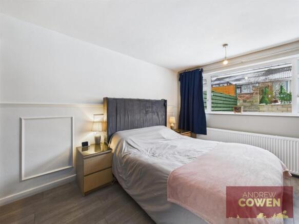 3 bed Semi-Detached Bungalow to rent Image 10