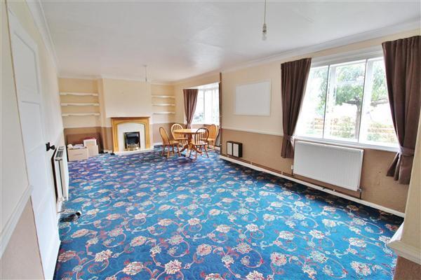 SITTING/DINING ROOM