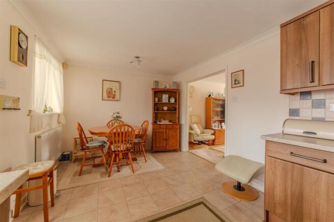 56 Gifford Close-14.jpg