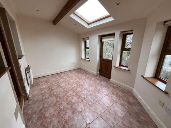 2 bed Terraced to rent Image 8