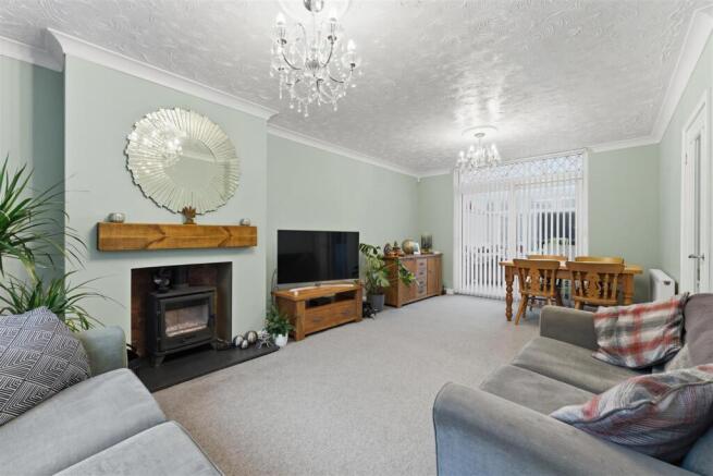 Lounge/Dining Room