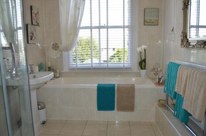FAMILY BATHROOM