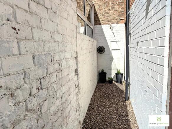 2 bed Terraced for sale Image 8