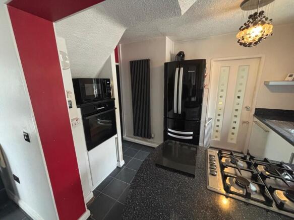 3 bed Semi-Detached to rent Image 5