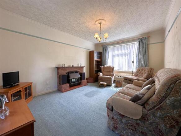 Generous Living Room 047