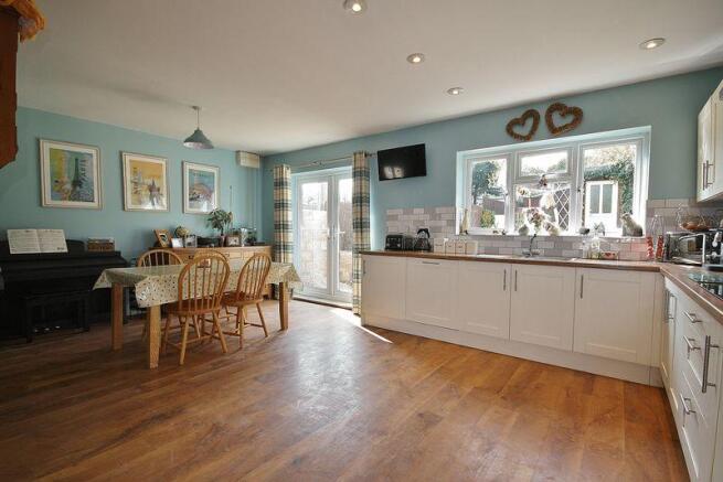 Kitchen/Dining...