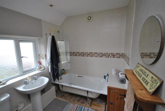 FAMILY BATHROOM
