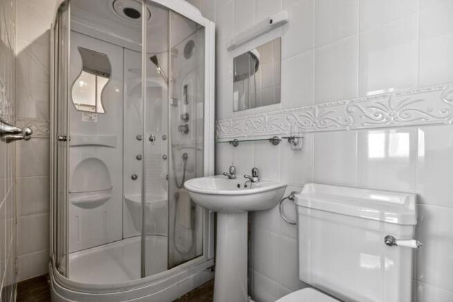 3 bed Apartment for sale Image 12