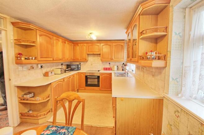 KITCHEN /DINING ROOM