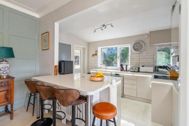 4 bed Detached for sale Image 6