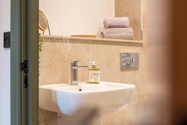 1 bed Apartment to rent Image 11