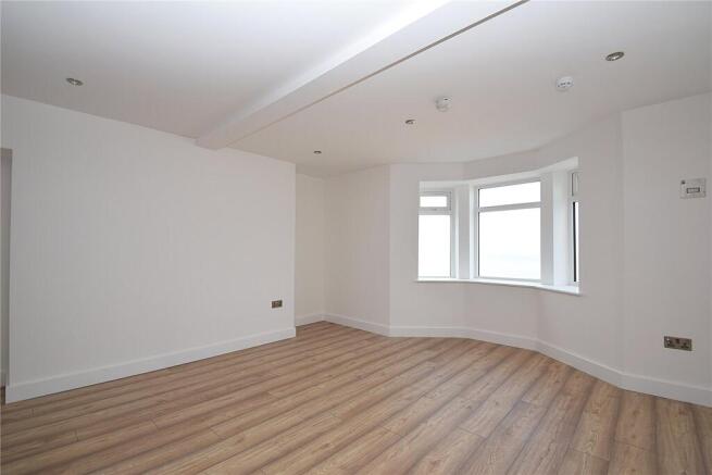 2 bed Apartment to rent Image 4