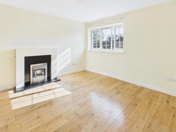 CAM02545G0-PR0379-STILL004