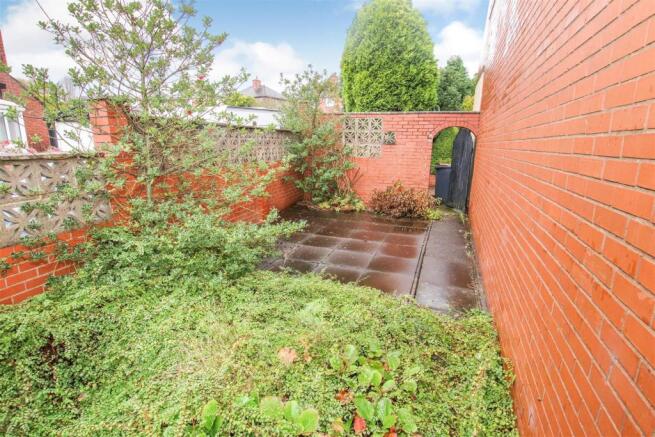 SIDE GARDEN