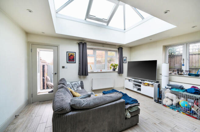 1437134-17-69cb8f...