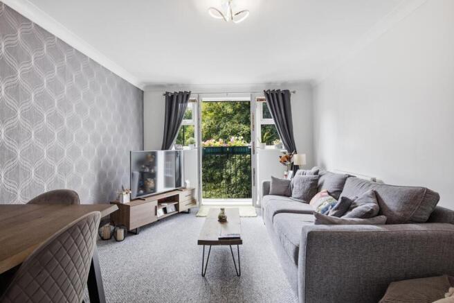 2 bed Flat for sale Image 2