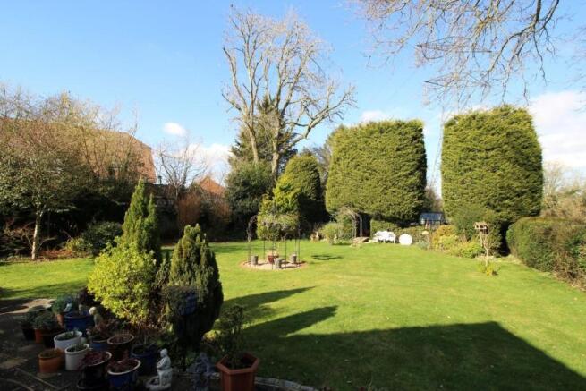 4 Spring Close Upper Basildon (6).JPG