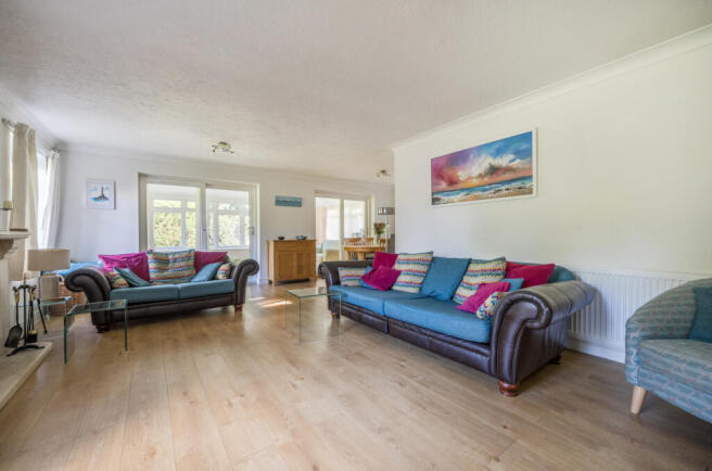 1349993-5-68bf064...