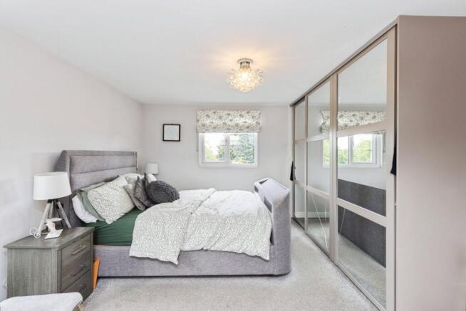 5 bed Detached for sale Image 8