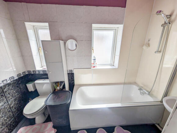 3 bed Semi-Detached for sale Image 9