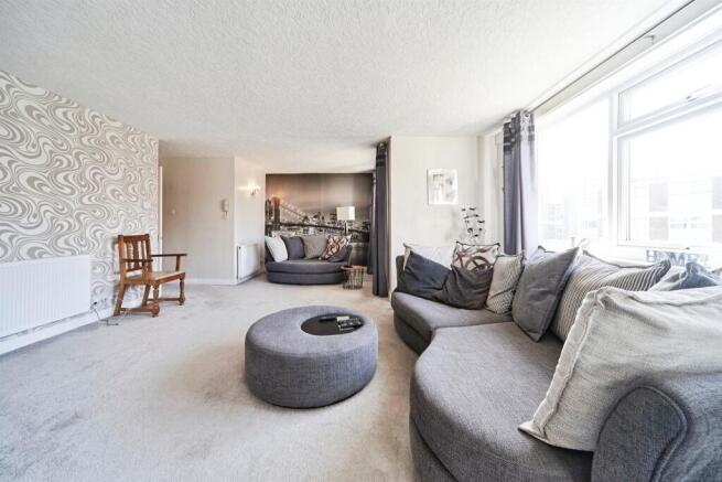 2 bed Flat for sale Image 6