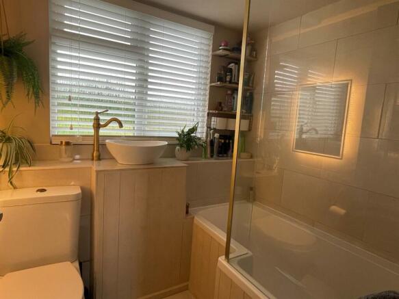Bathroom,.jpg