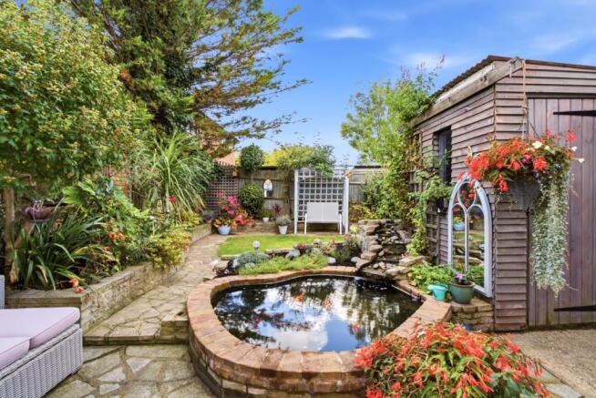 Reaper Close, Luton, Bedfordshire, LU4 photo 4