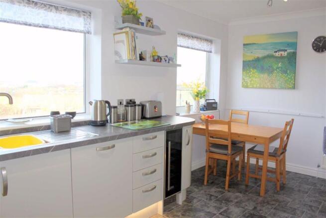 KITCHEN/BREAKFAST ROOM