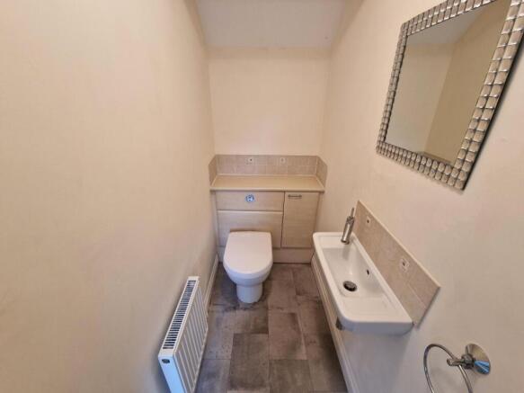 2 bed Terraced to rent Image 7