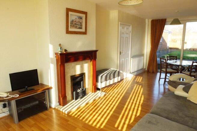lounge/dining room