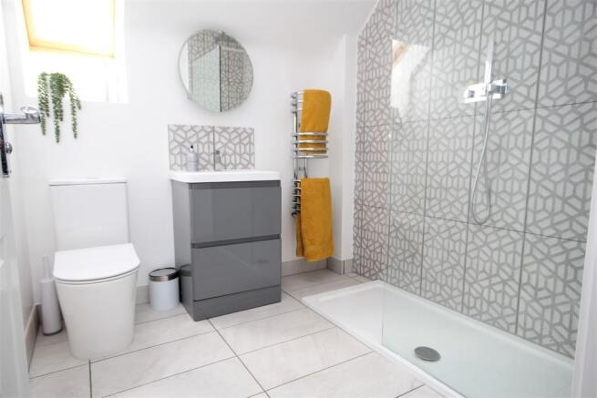 Shower room 2nd f...