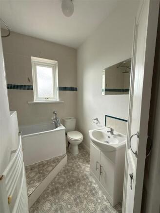 3 bed House to rent Image 8