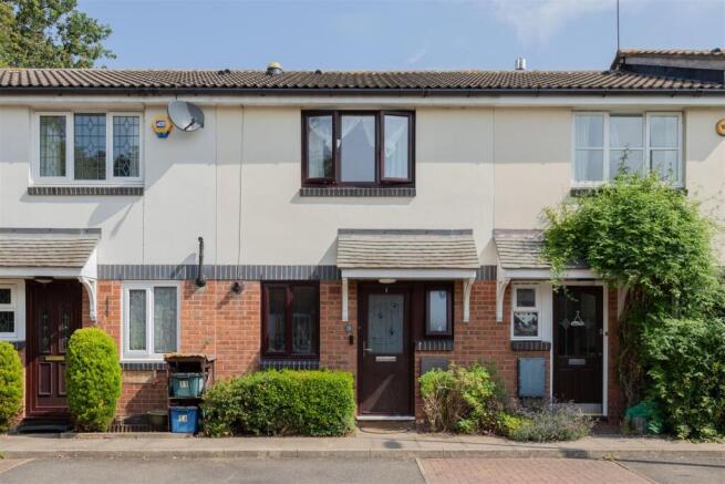 Grove End, E18
