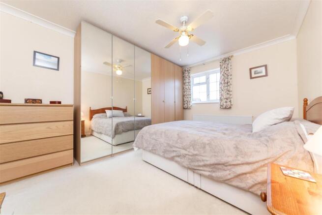 22 Unwin Close (4 of 28).jpg