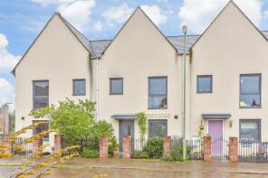 11, Landrace Square, Waterlooville PO7 7FJ