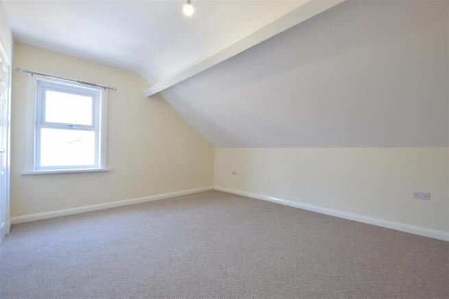 3 bed Terraced to rent Image 10