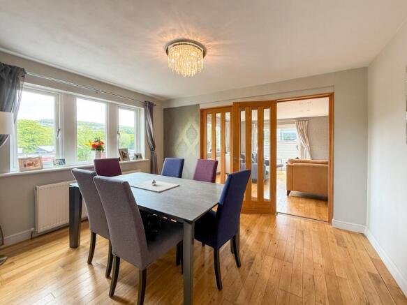 4 bed Detached for sale Image 9