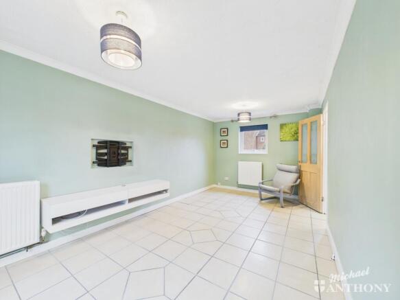 CAM02773G0-PR0398-STILL008