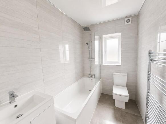 5 bed Semi-Detached for sale Image 9